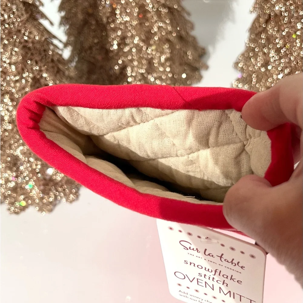 Sur La Table Snowflake Stitch Red Oven Mitt NEW with Tags